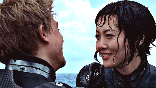 a gif of Raleigh and Mako from Pacific Rim putting their foreheads together